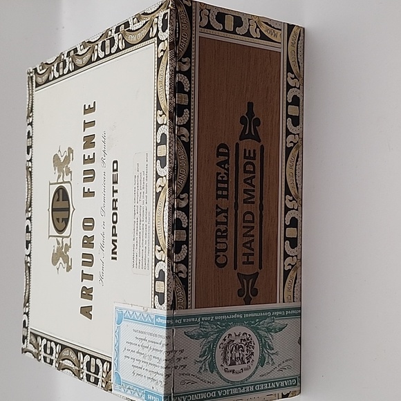Arturo Fuente Curly Head Square Wooden Cigar Box - Picture 2 of 9